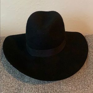 Black sun hat